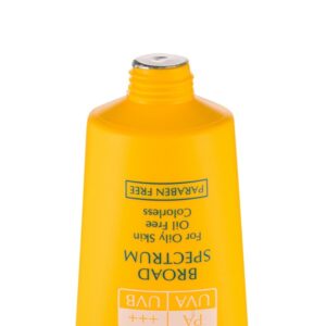کرم ضد آفتاب بی رنگ سینره مدل Oil Free با +SPF50 مناسب پوست چرب حجم