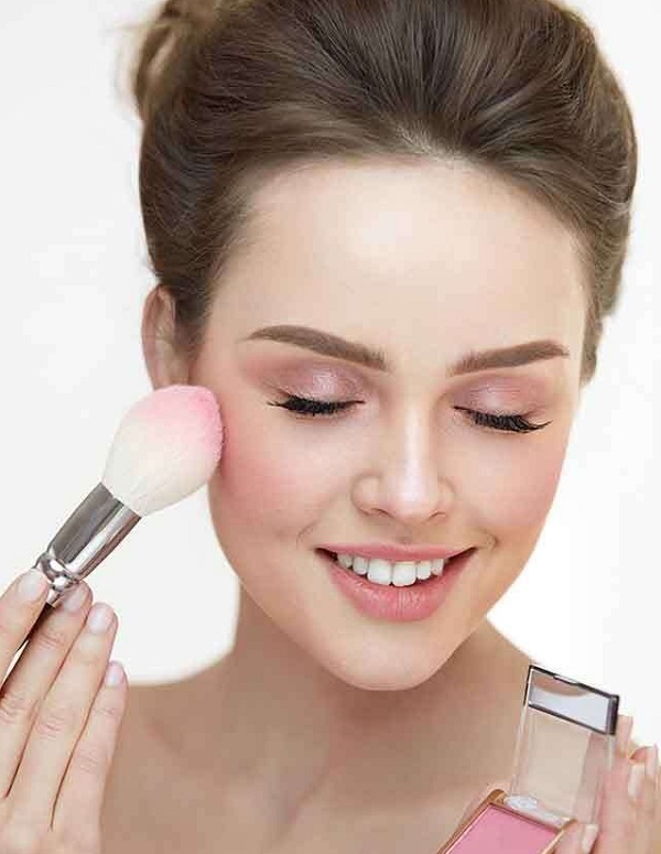 ترفندهای آرایش ماندگار برای پوست چرب
