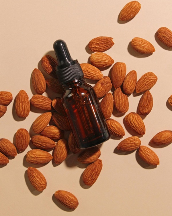فواید روغن بادام تلخ برای مو