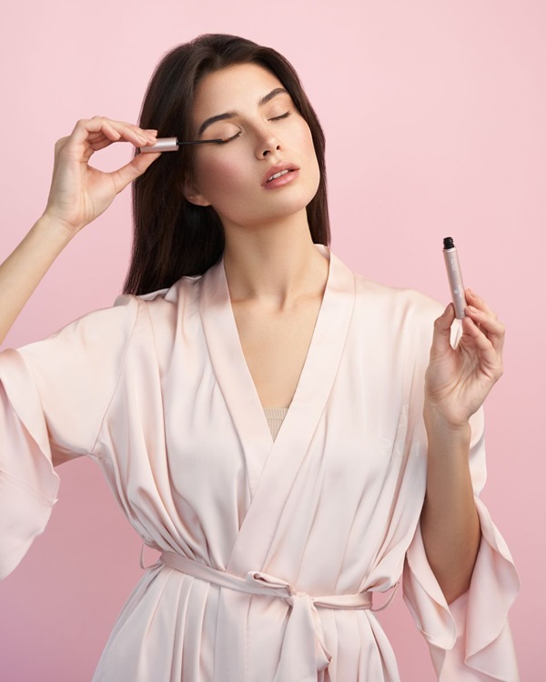 چگونه مژه های بلندتر و پرپشت‌تری داشته باشیم