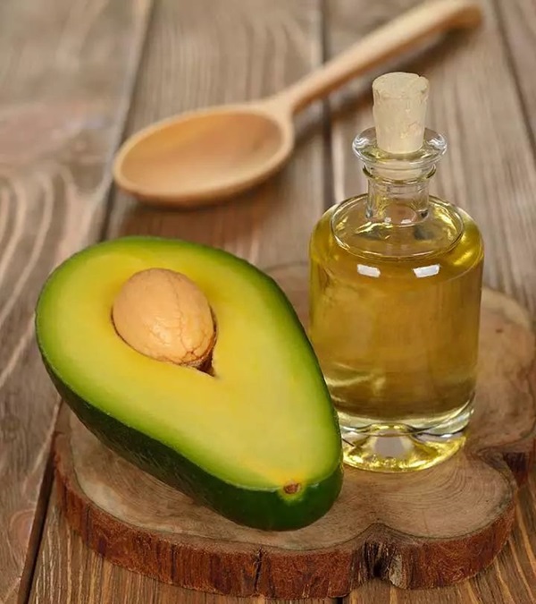 فواید روغن آووکادو برای مو